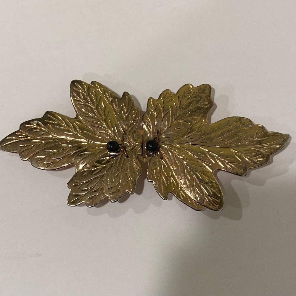 Vintage Leaf Belt Buckle — Beaded / Decorative Statement Accessory